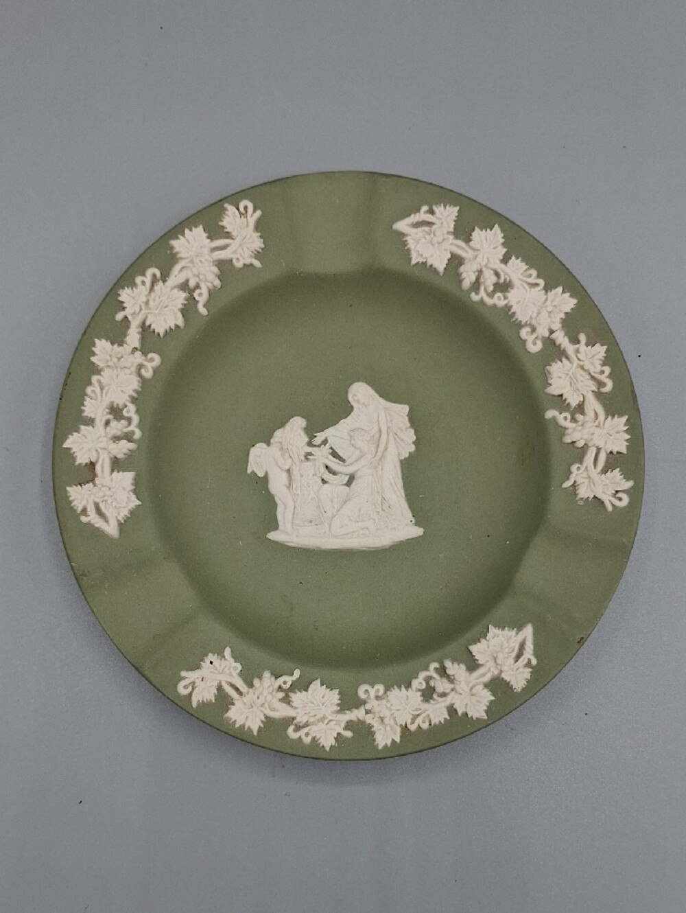 Vintage Neoclassical Jasperware Ashtrays in Blue and Green - Picture 3 of 5